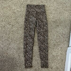 American Eagle high waisted Cheetah print leggings!
